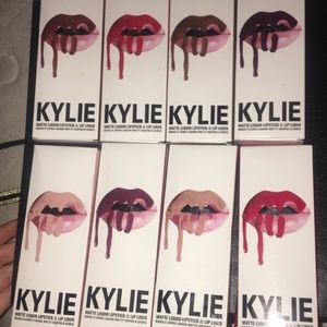 8 liquid lipstick bundle Kylie Jenner
