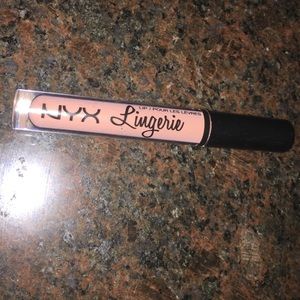 NYX LIP LINGERIE