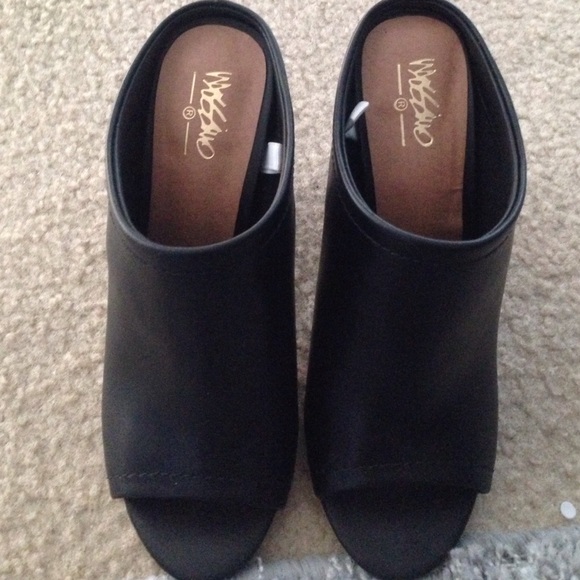 Massimo Shoes - High heeled black mules, size 6
