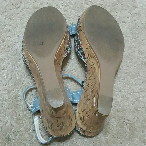 SOLD ~ Tommy Hilfiger Wedges - Picture 3 of 4