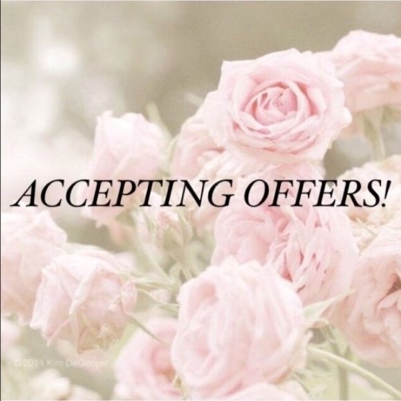 ACCEPTING ALL REASONABLE OFFERS!💁🏾 - Picture 1 of 1