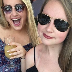 Meet your Posher, Victoria