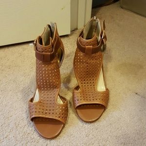 Vince Camuto summer sandals. Only worn once.