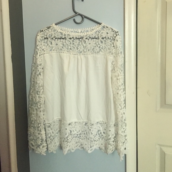 White top with lace sleeves