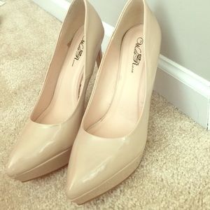 Nude Pumps