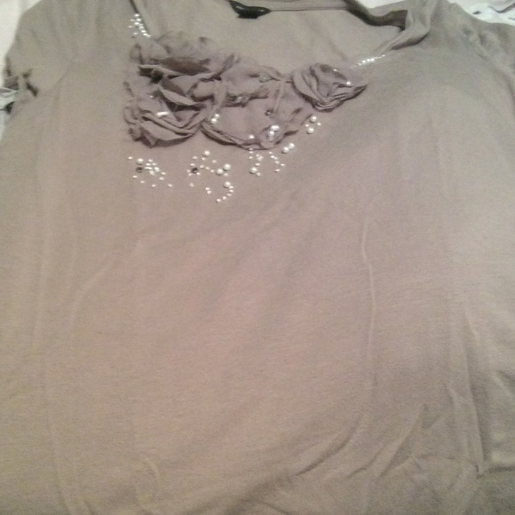 Ann Taylor Bundle three shirts - Picture 3 of 4