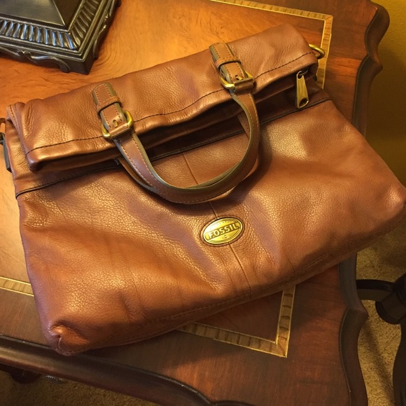 ⛔️SOLD!⛔️FOSSIL Explorer Tote Crossbody! - Picture 1 of 4