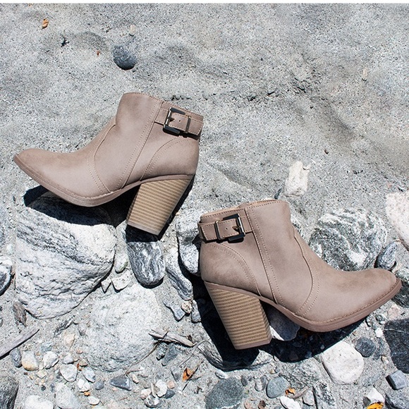 Meet your Posher, Kylie - Picture 1 of 1