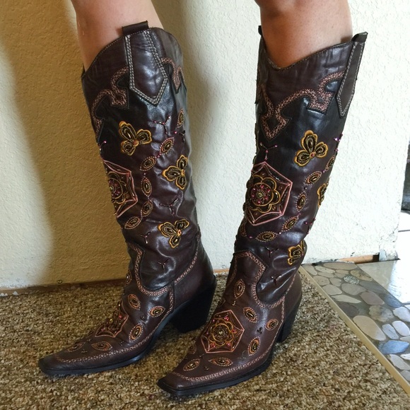 Fancy, hand-beaded cowboy / cowgirl boots, sz 6.
