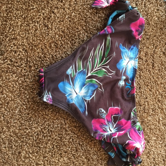 Hurley bikini set - Picture 2 of 3