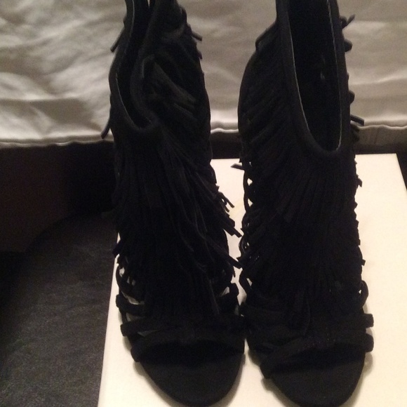 Black sz7 never worn