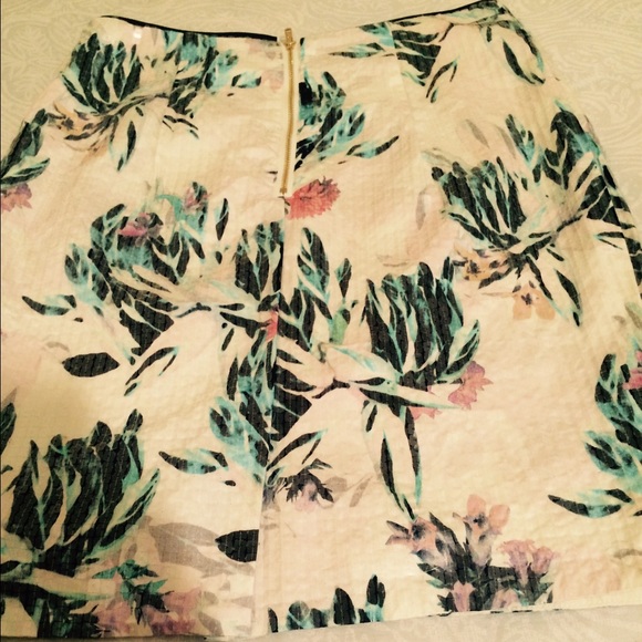 H&M Skirt - Picture 3 of 3