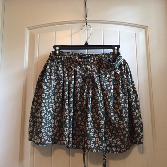 Forever 21 Emerald Floral Skort