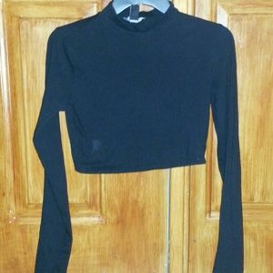 Black long sleeved crop top