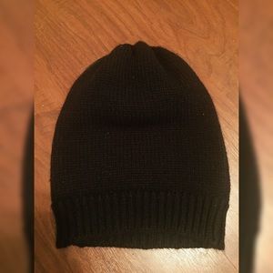 basic black slouch beanie ✨