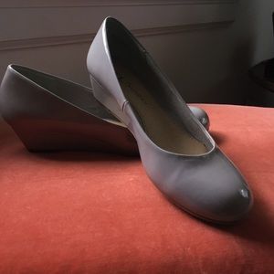CL Chinese Laundry // grey patent leather wedges
