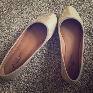 Lucky brand gold metallic flats size 6