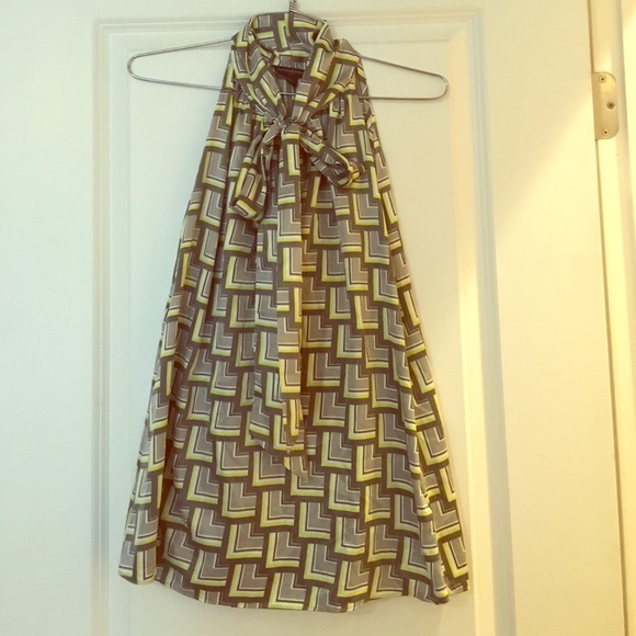 Banana sleeveless blouse with neck tie
