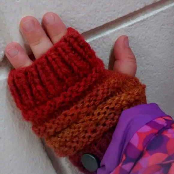 !!!HP!!! Child's Fingerless Gloves NWOT - Picture 4 of 4