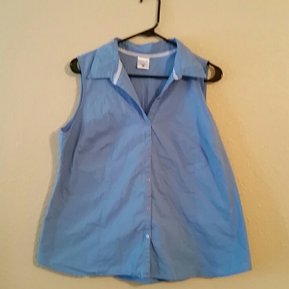 Light blue sleeveless maternity shirt