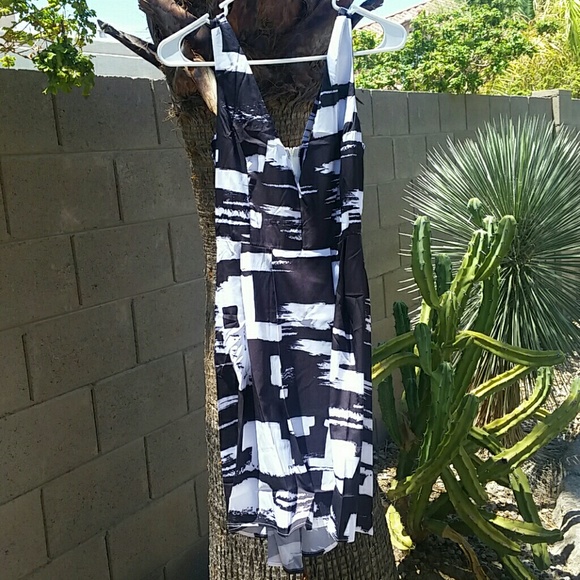 *Last one*🎉HP🎊NWOT Black & White Dress - Picture 3 of 4