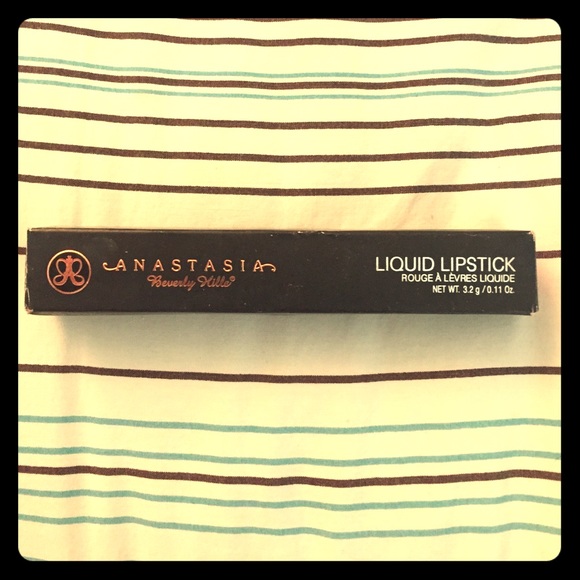 Anastasia Beverlyhills liquid lipstick in lovely