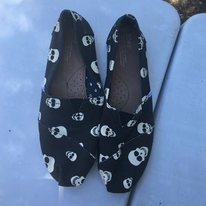Skull toms
