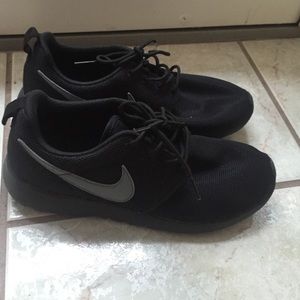 Nike roshes