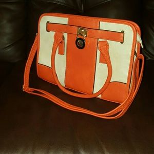 NWOT Purse LOWEST PRICE!