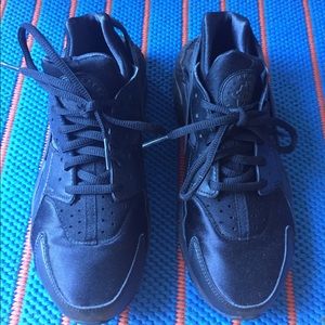 Nike air leather black huaraches