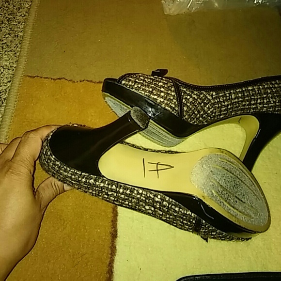 Shoes - Picture 2 of 4