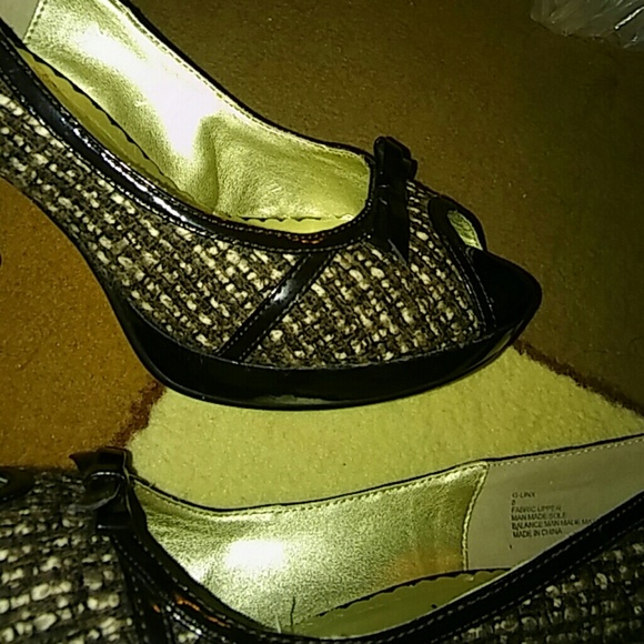 Shoes - Picture 3 of 4