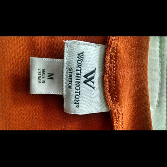 Cute top. - Picture 4 of 4