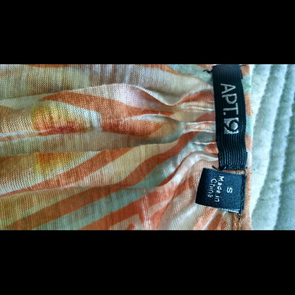 Adorable summer top - Picture 2 of 4