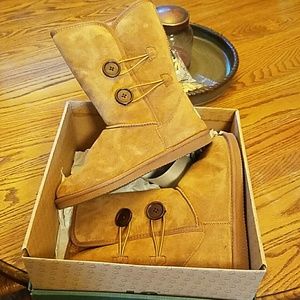 Women's Ugg like boots