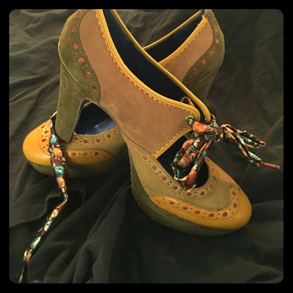 Eur 39 worn once Poetic License retro pumps.