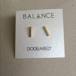 Dogeared Flat Small bar earrings. NWT authentic GD
