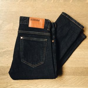 Men's skinny dark wash jeans.