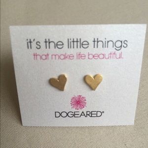 Dogeared Gold Flat heart earrings NWT aunthentic