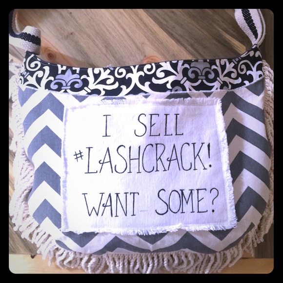 Younique mascara bag