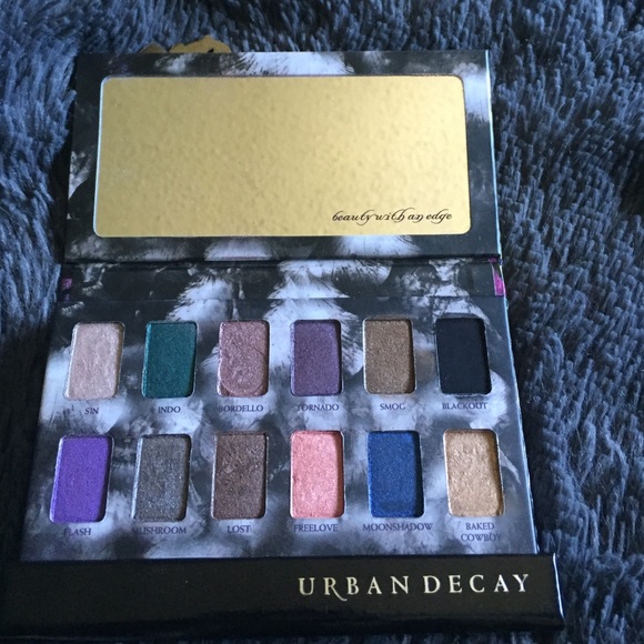 Urban Decay Shadow Box *sold* - Picture 2 of 4