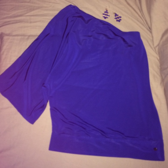 Guess Tops - 💙Guess💙 One Shoulder Top