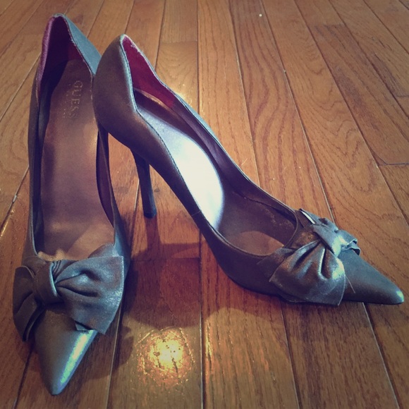 Women's size 8M Guess shoes
