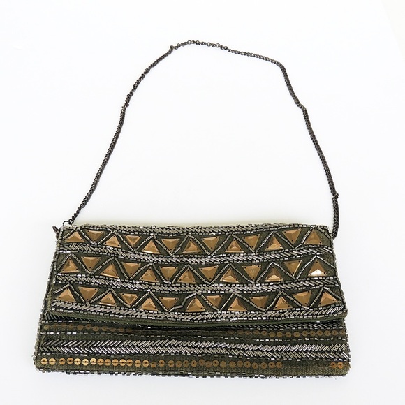 Beaded clutch