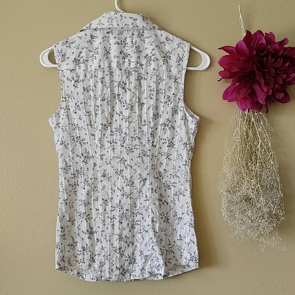 guess v neck button up tank top - Picture 3 of 3