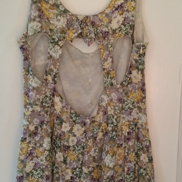 BOW BACK DRESS - Picture 3 of 4