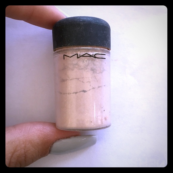 MAC Naked Pigment