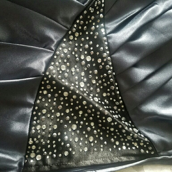 Dress - Picture 3 of 4