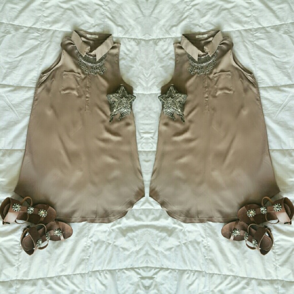 ♥️sale 3️⃣/$25♥️ ☮Dress shirt☮ - Picture 2 of 2