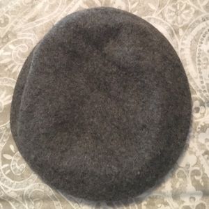 Grey berret